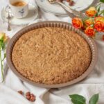 Невероятно ароматный ореховый пирог, который готовится всего их трех ингредиентов: молотых лесных орехов, яиц и сахара