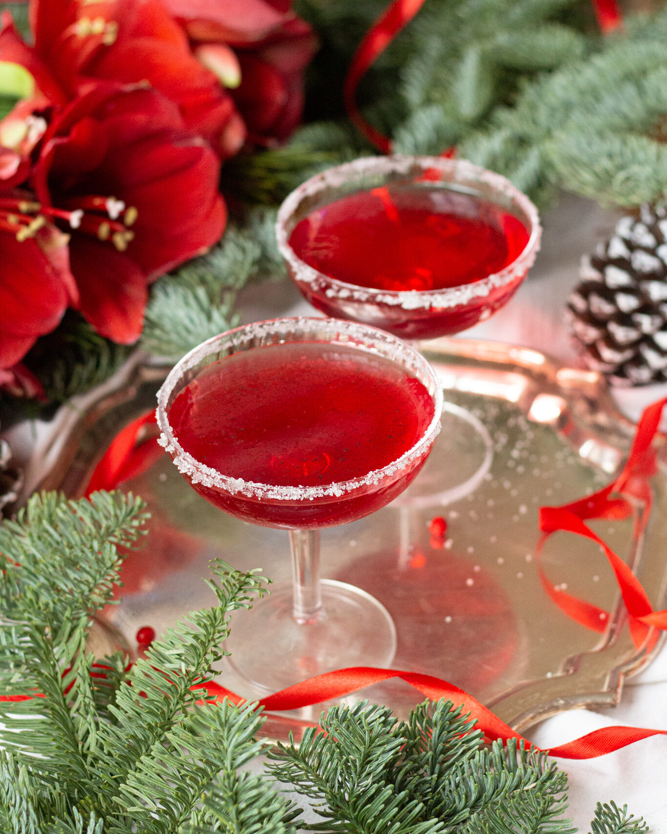 Когда хочется угостить гостей чем-то очень вкусным, этот праздничный коктейль – то, что вам нужно. Красный цвет, пузырьки и ванильный аромат!