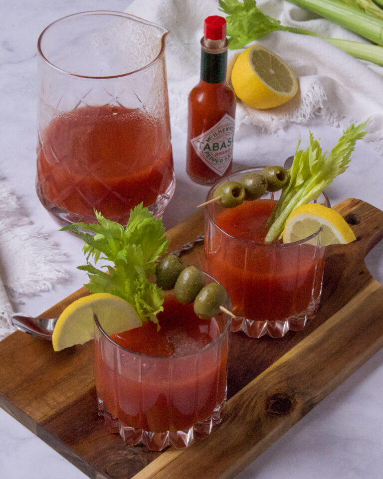 Пряний та в міру гострий, Bloody Mary – ідеальний варіант, коли хочеться коктейль, але не хочеться пити солодке.